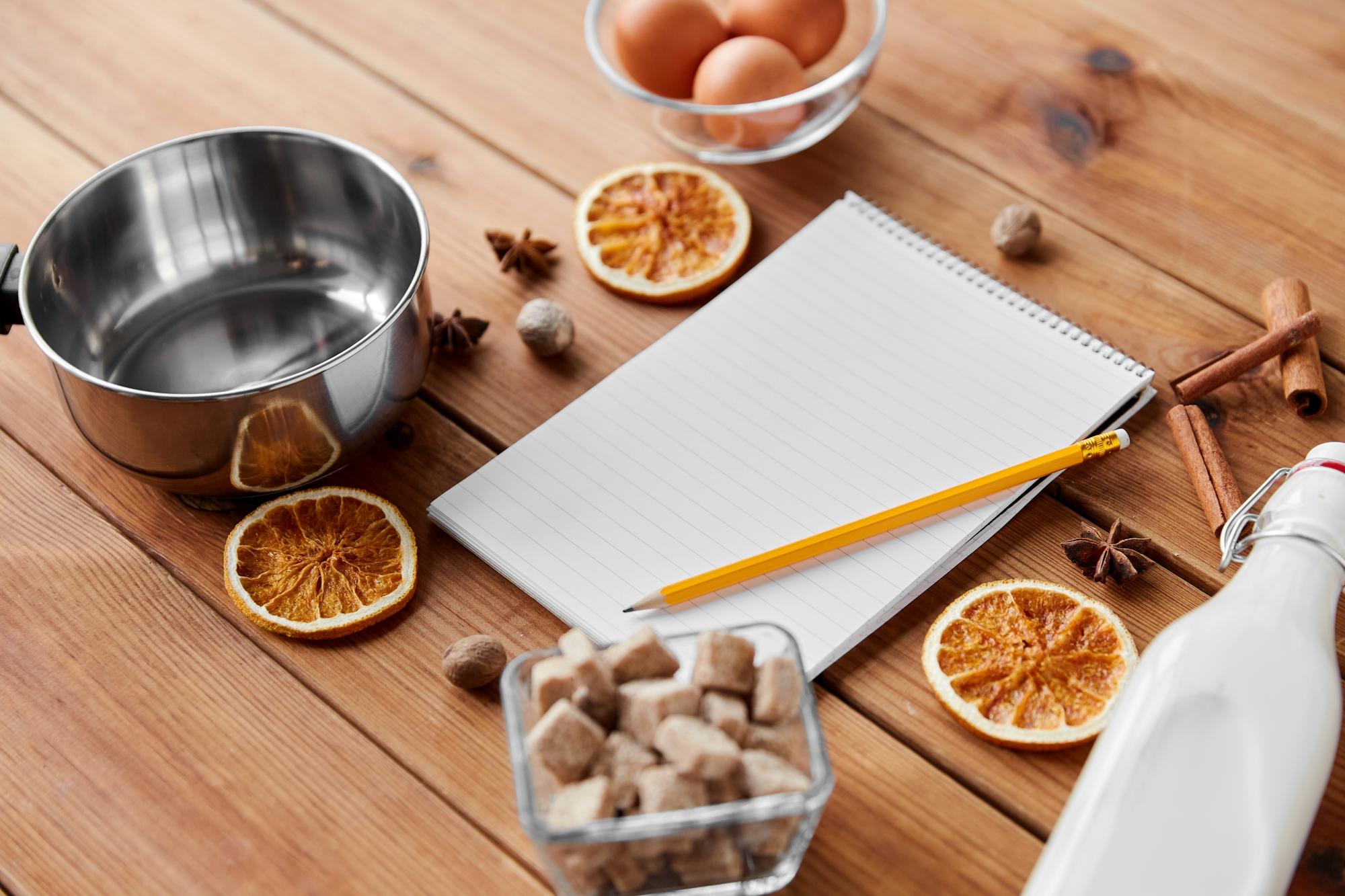 Compact workstation with utensils
